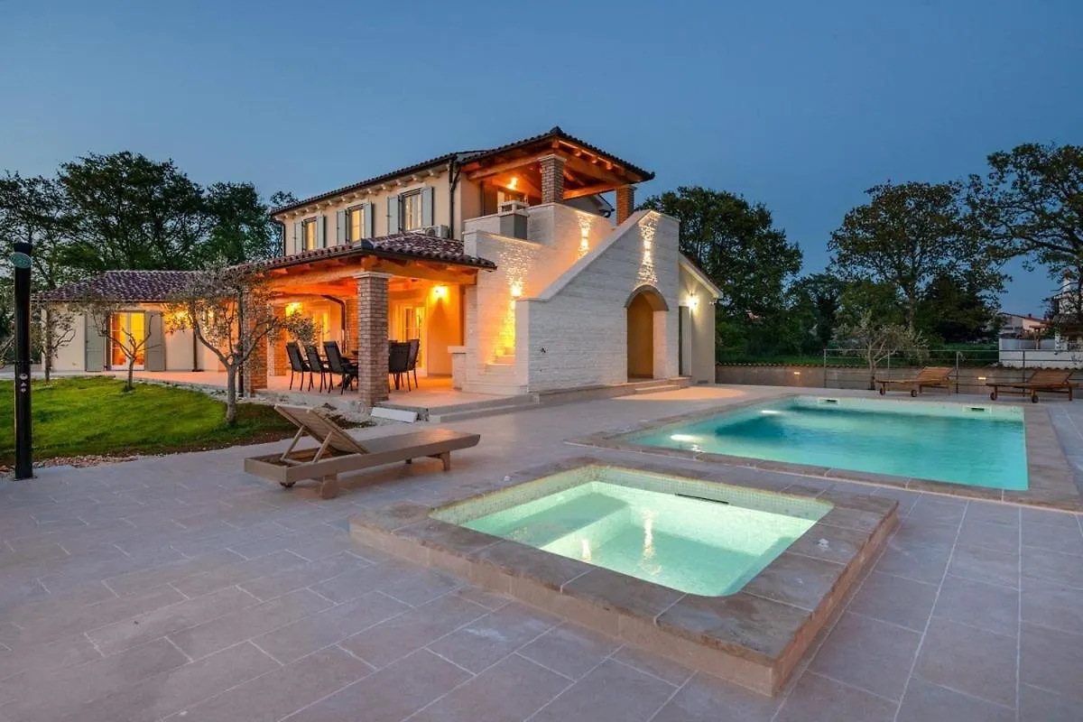 Villa Clara Kavran 0*,